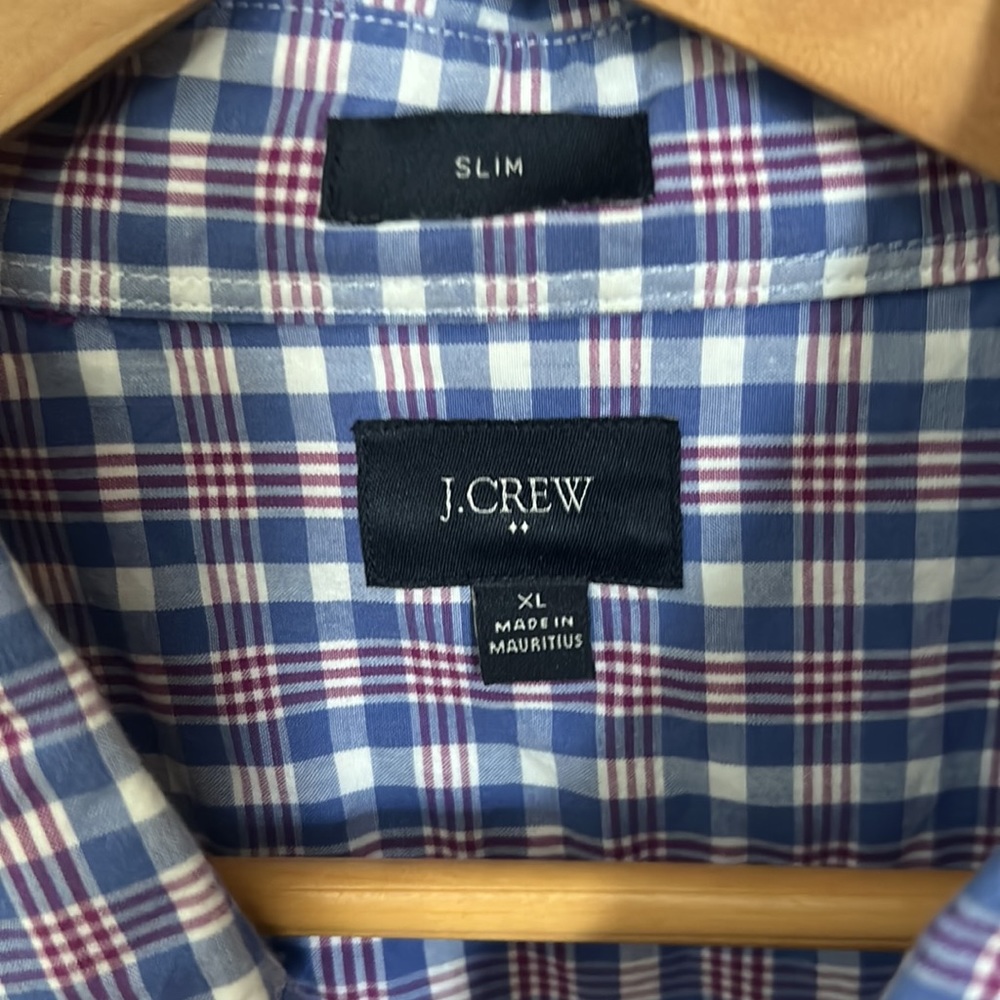 Button down - Picture 2 of 2